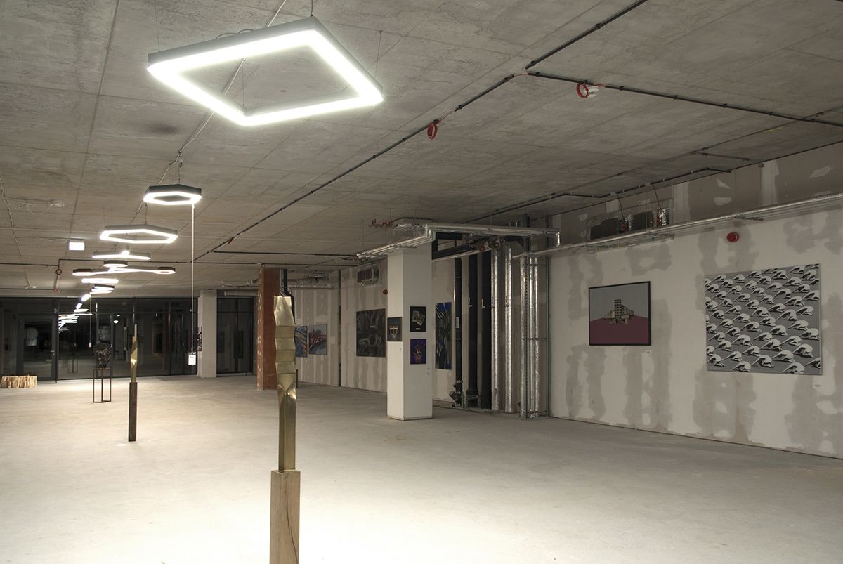 Oprawy LED na wystawie sztuki